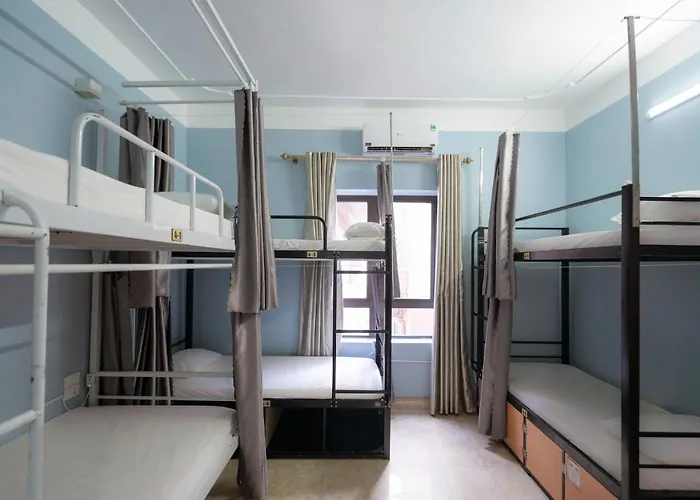 Khách sạn Fancy House 2*
