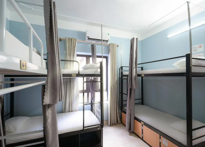 Khách sạn Fancy House 2*