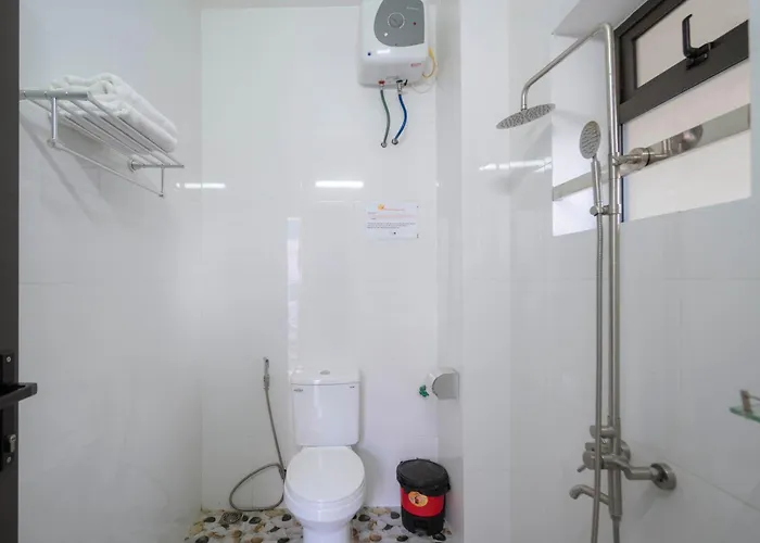 Khách sạn Fancy House 2*